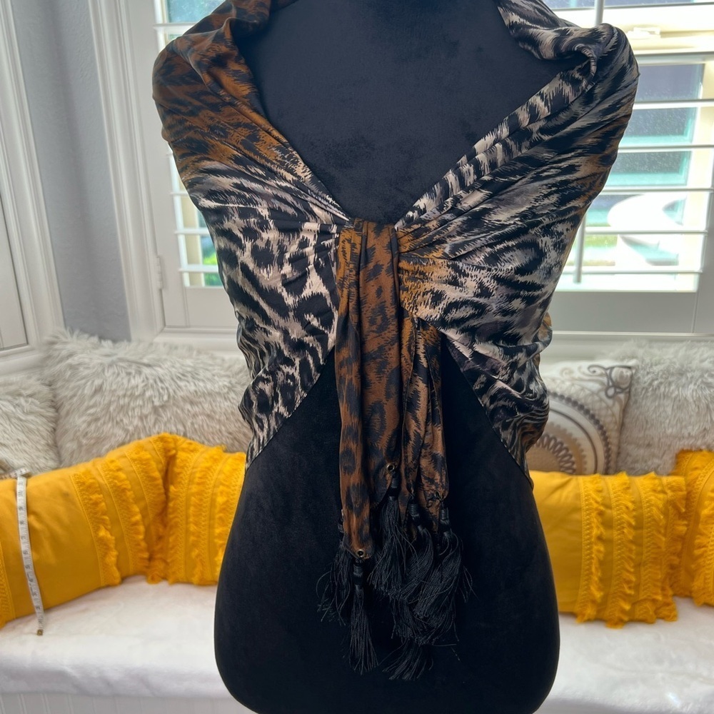 Versatile Stylings Echo 100% Silk Leopard Animal Print Scarf - Picture 10 of 13
